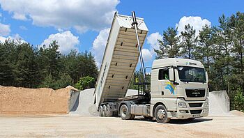 Hueber Spedition LKW Pleinfeld Kies Quarzsand Transport 